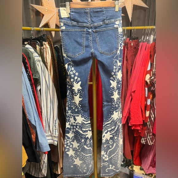 Free People We the Free x Anna Sui Penny Star Printed Pull-On Flare Jeans - Picture 6 of 8